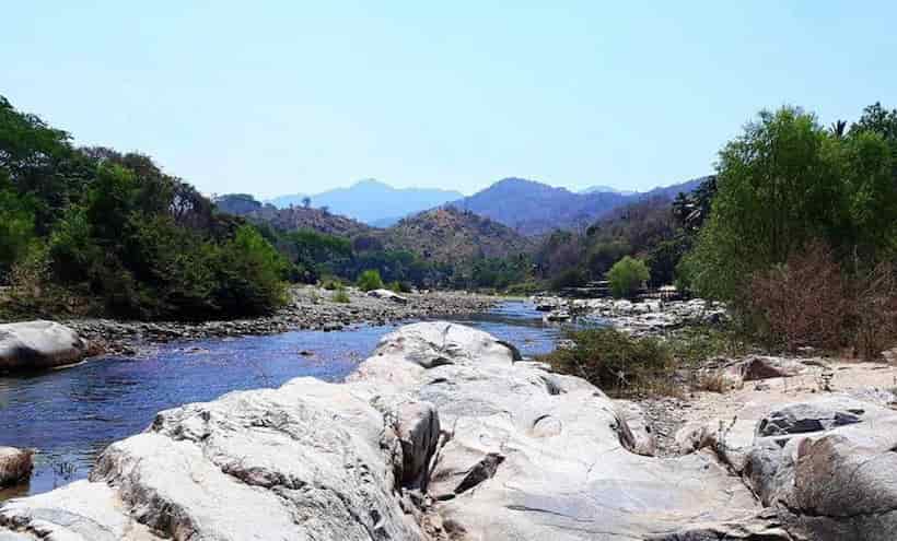 Tras denuncias de sequía abren compuertas del río Atoyac