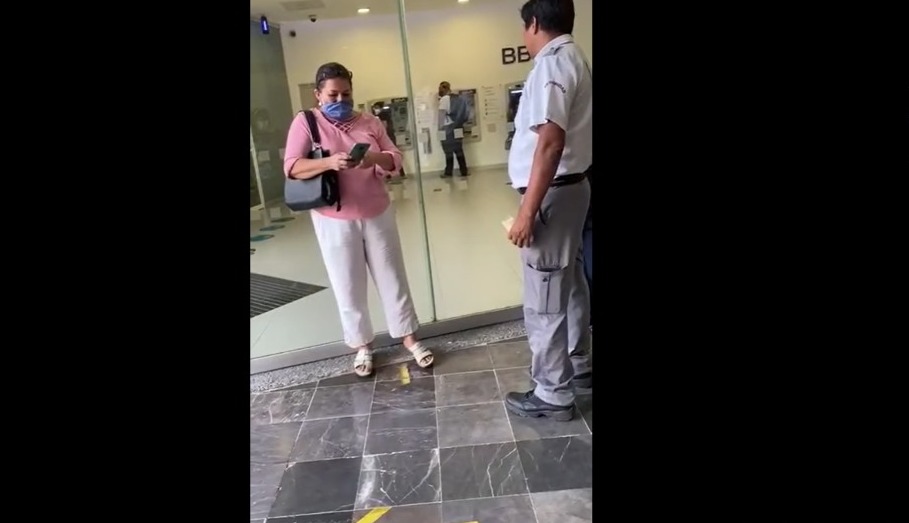 Mujer se molesta por “desperdiciar” aire acondicionado en Acapulco