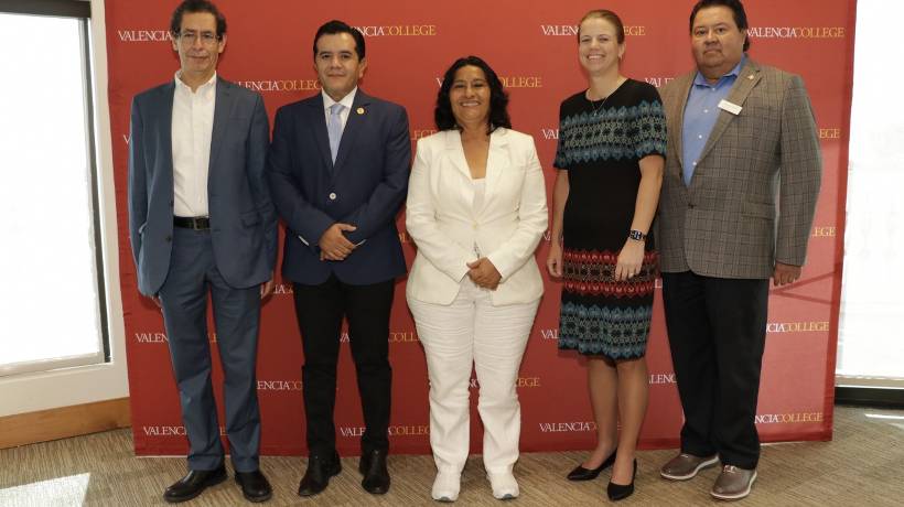Firman Abelina López y la UAGro convenios con universidades de EU