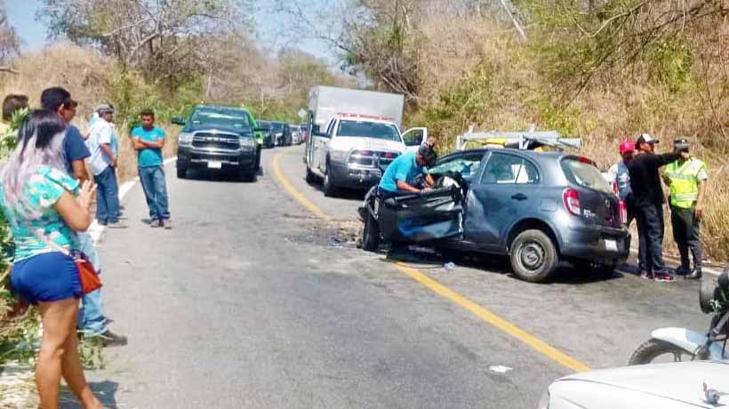 Deja tres lesionados aparatoso accidente en Coyuca de Benítez