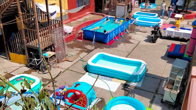 VIDEO: Instalan parque acuático en pleno barrio de Tepito