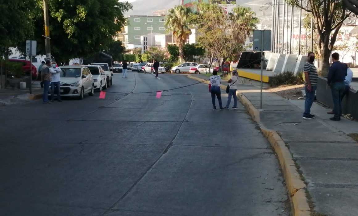 Bloquean calles de Chilpancingo por falta de agua