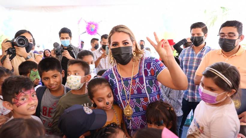 Celebra Evelyn Salgado el Día del Niño con hijos de policías de Guerrero