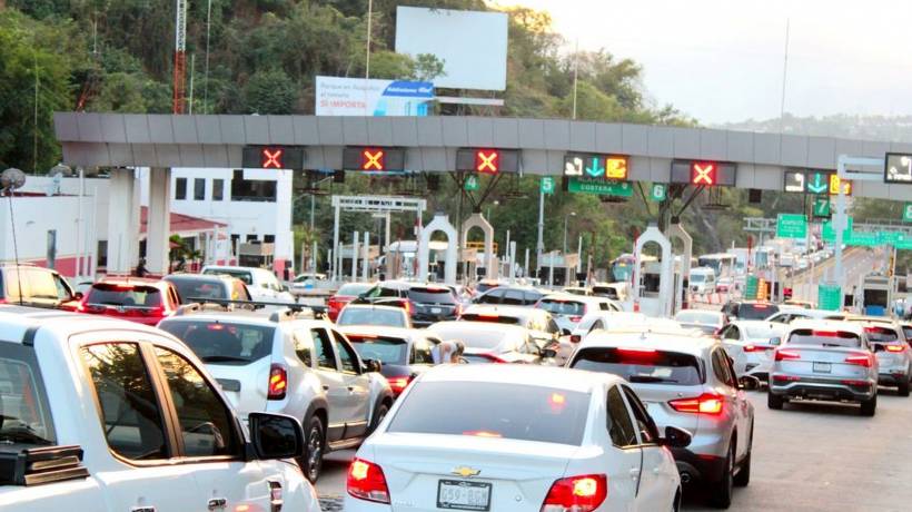 Comienza éxodo de turistas en Guerrero