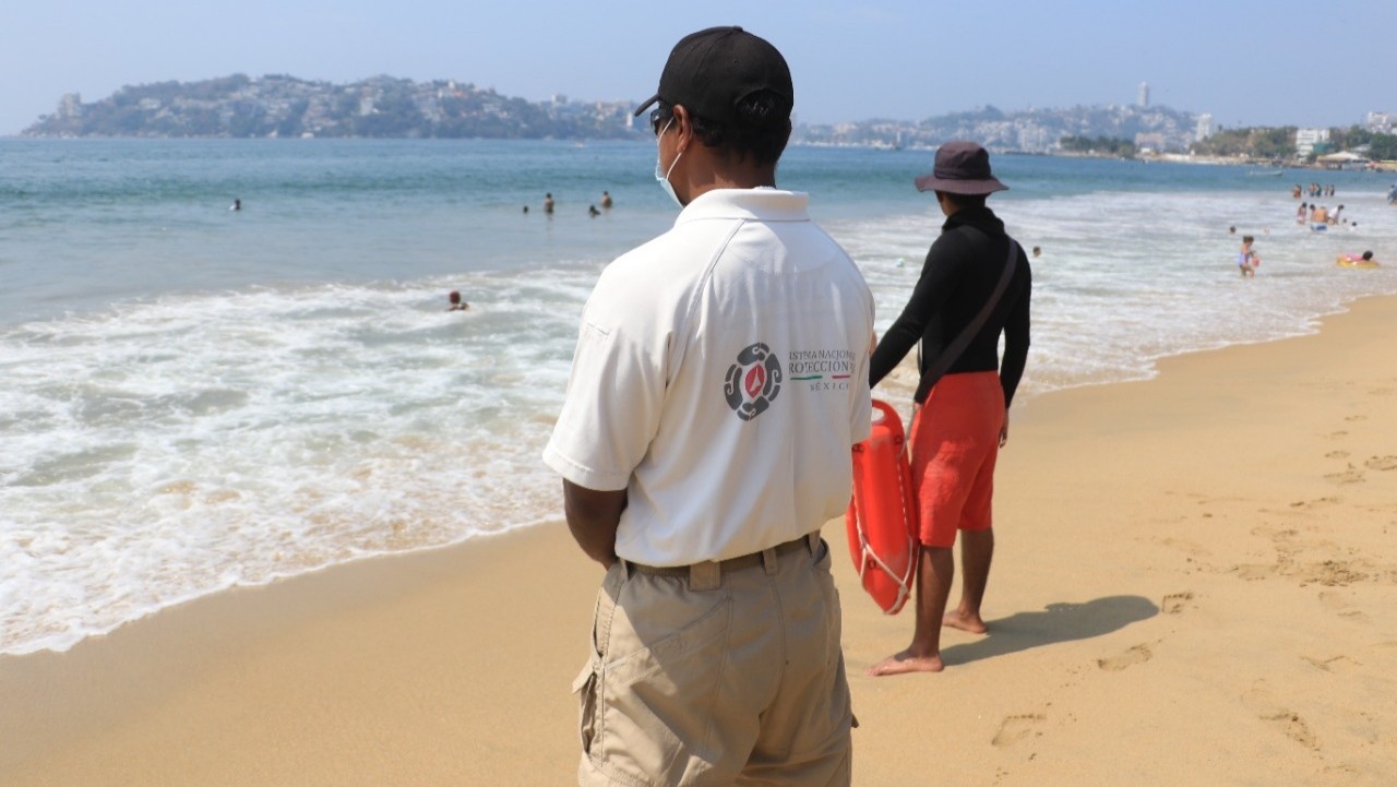Piden tomar precauciones por Mar de Fondo en Acapulco