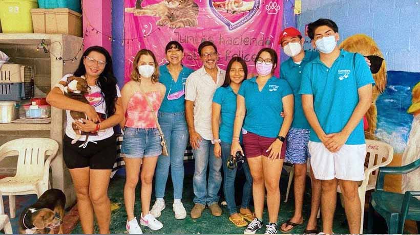 Colaboran estudiantes de la Loyola junto a Patitas Felices de Acapulco