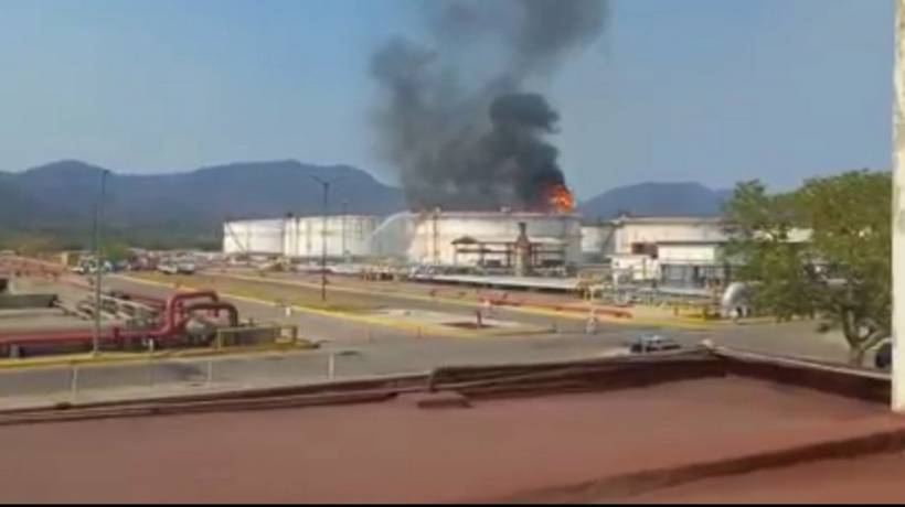 VIDEO: Se incendia tanque en refinería de Salina Cruz
