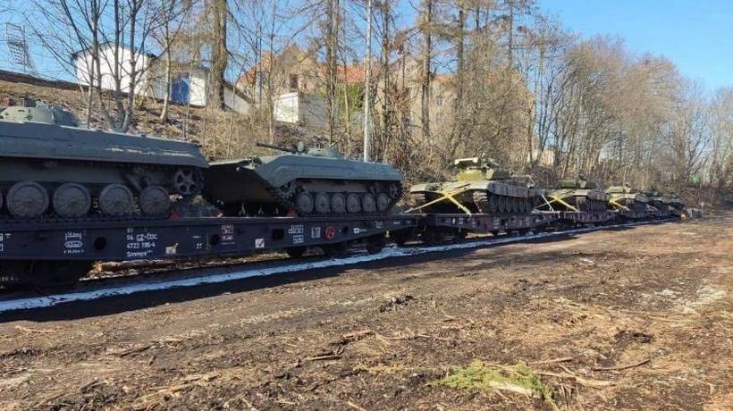 República Checa, de la OTAN, envía tanques de guerra a Ucrania