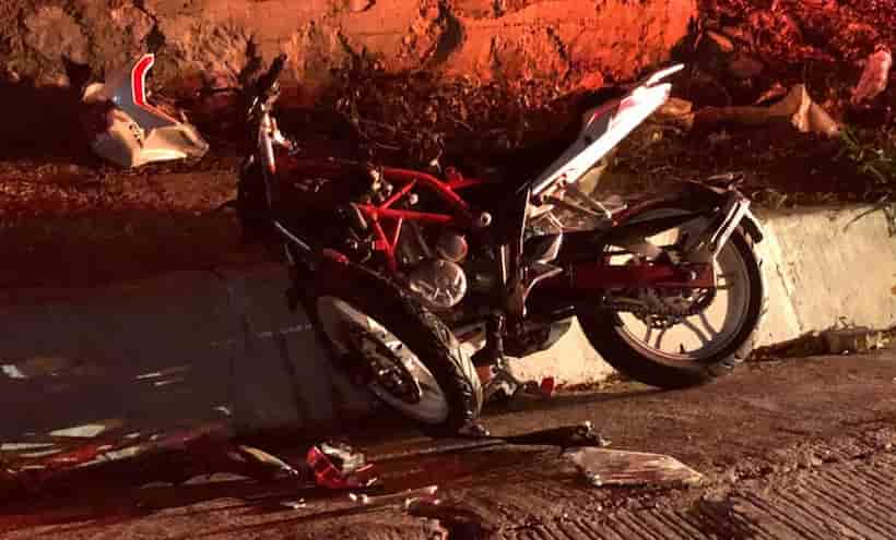 Pareja en motocicleta sufre accidente en Chilpancingo; ambos están graves