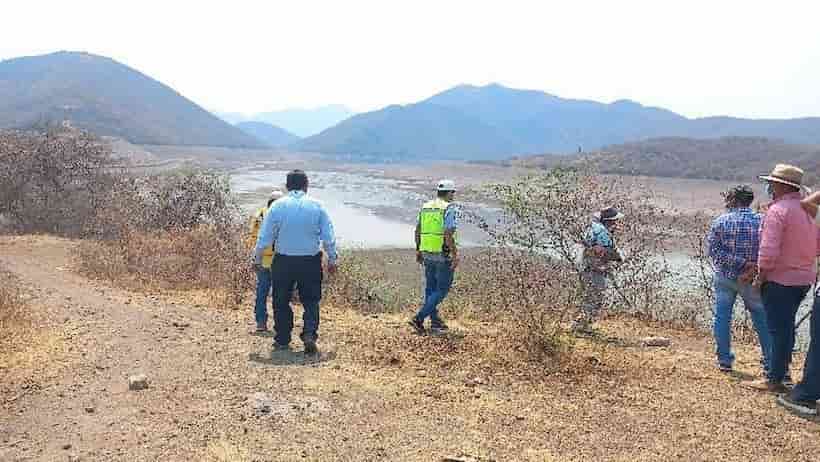 Atienden autoridades a pescadores de Ajuchitlán y Chautengo
