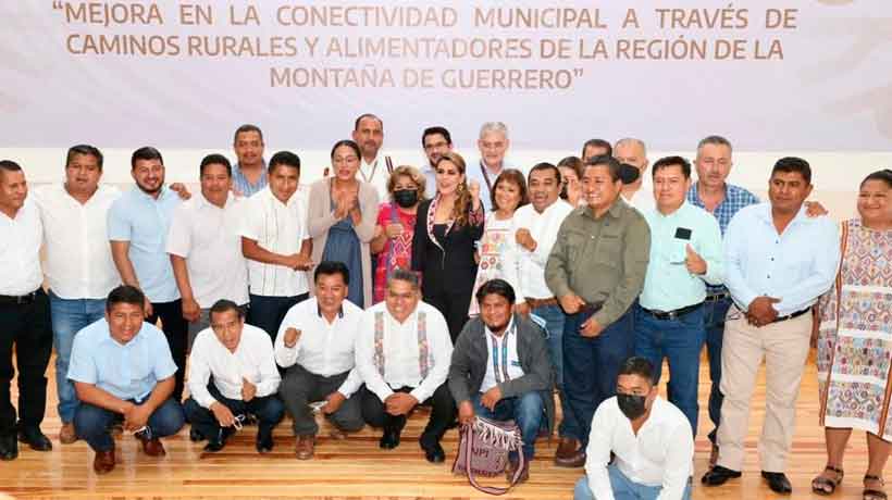 Caminos rurales en Montaña y Costa Chica con un avance de 30%: Salgado Pineda
