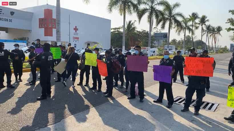 Bloquean policías el boulevar de Las Naciones