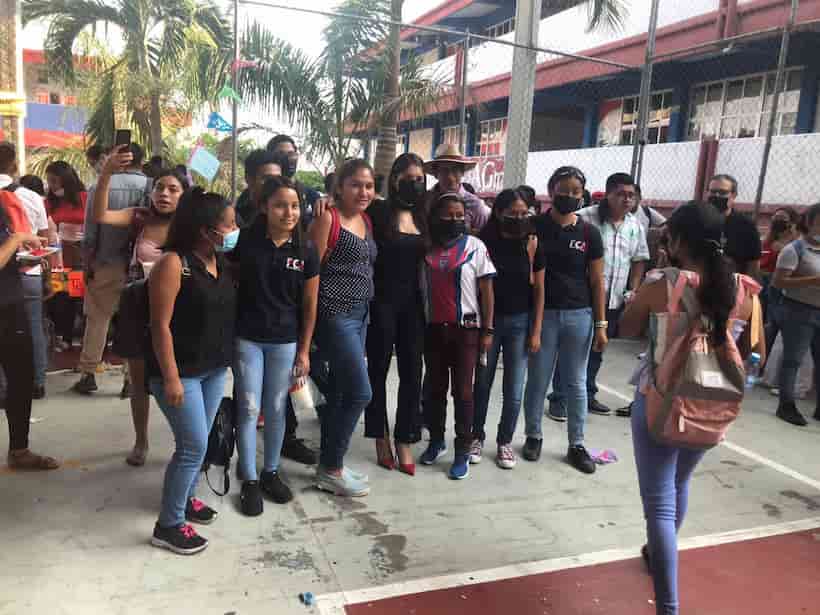Día del Estudiante: Festeja Estrella Bernal a alumnos de Contaduría