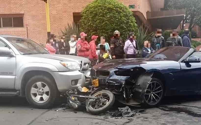 VIDEO: Conductor de auto de lujo atropella a ladrones en Colombia