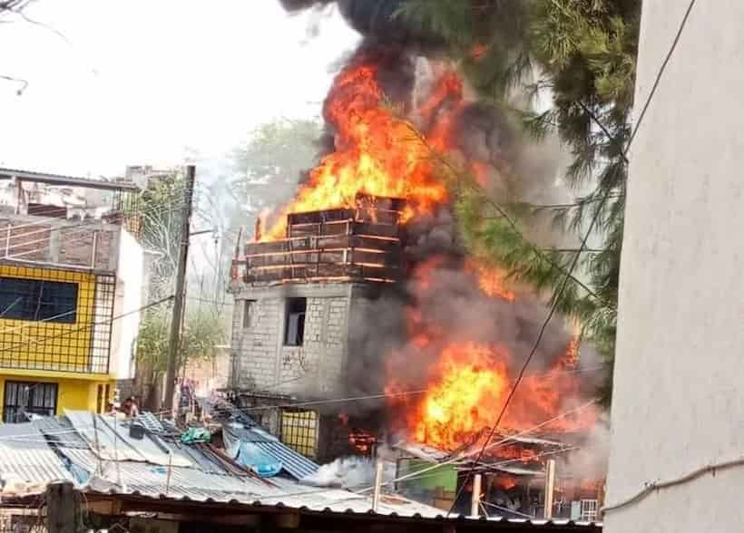 Incendio consume vivienda en Chilpancingo