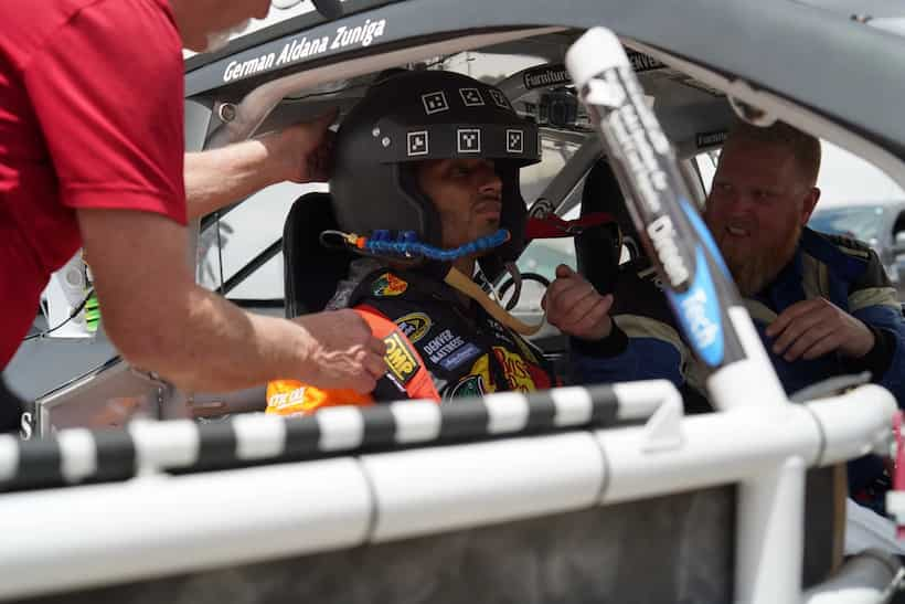 Con implante cerebral joven tetrapléjico logró conducir auto de carreras