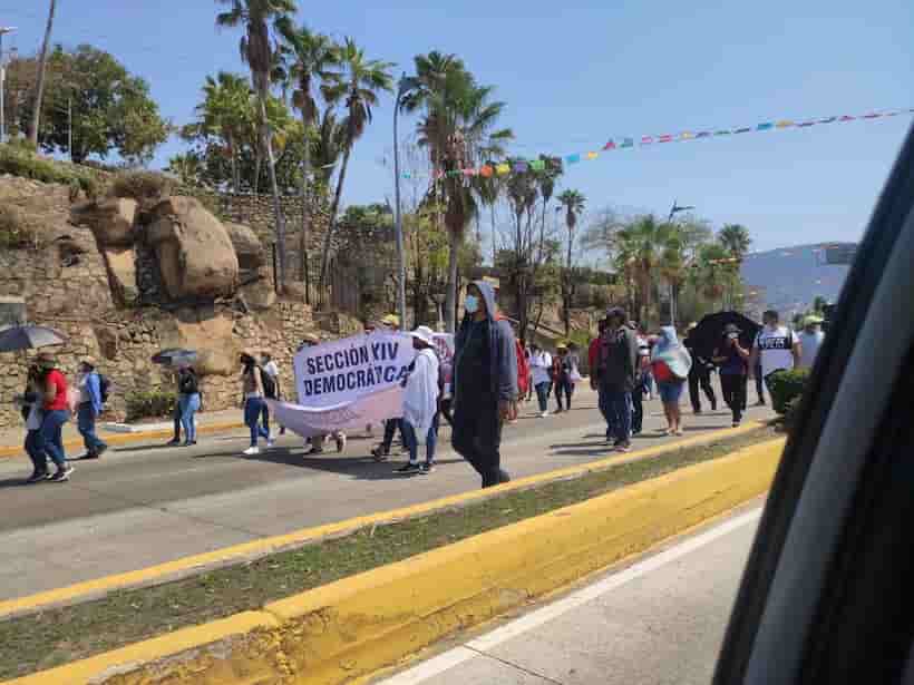Marchan organizaciones sociales en Acapulco