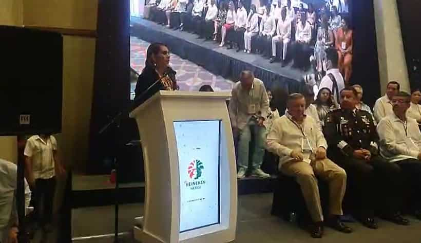 No debe haber divorcio entre gobierno e industria: Evelyn Salgado