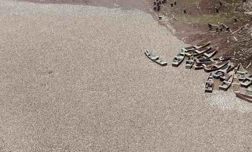 Pescadores de Ajuchitlán piden ayuda por sequía de presa en Las Garzas