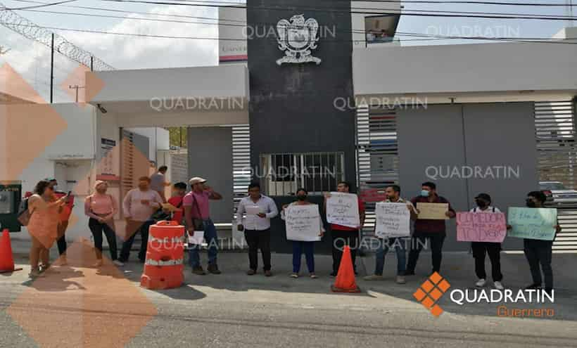 Protestan alumnos de la UAGro; exigen reapertura de comedor comunitario