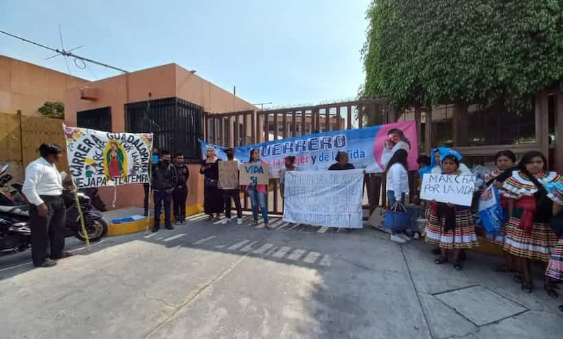 Protestan afuera del Congreso contra legalización del aborto