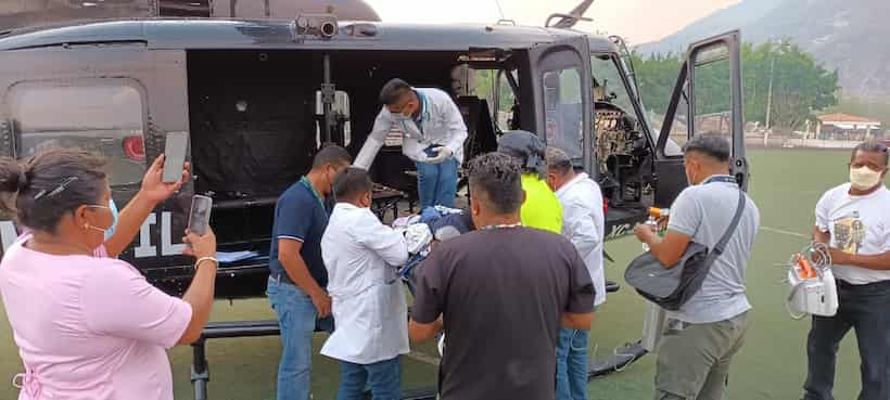 Trasladan en helicóptero a niño herido de bala de Tlapa a CDMX