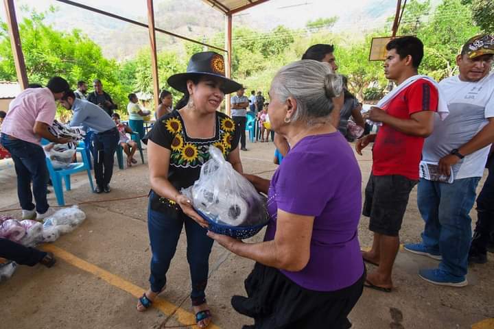 No dejaremos solos a los pueblos de la Sierra: Norma Otilia