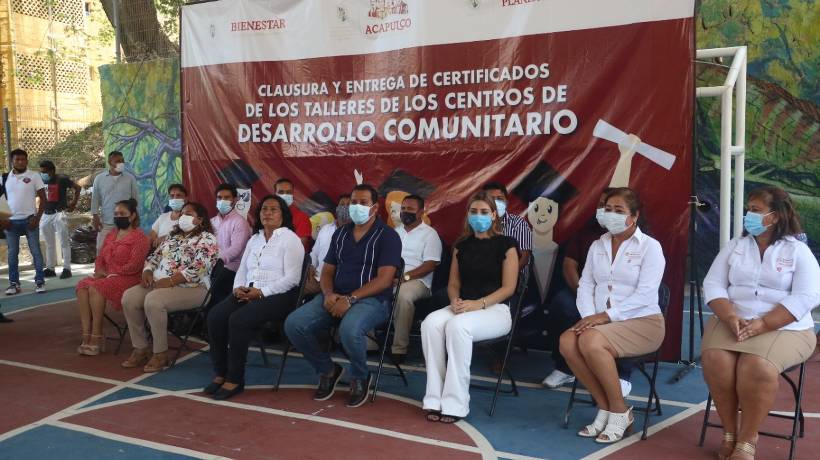 Clausura Abelina López talleres de los Centros de Desarrollo Comunitario