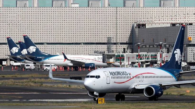 Aborta Aeromexico aterrizaje en AICM; había otro avión en la pista