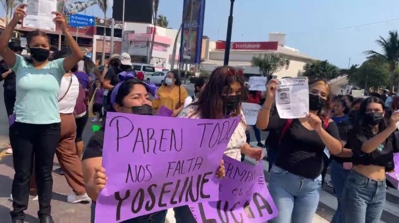 Bloquean feministas la Costera; exigen hallar a Yoseline