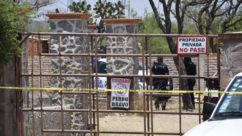 Hallan 18 cuerpos en fosa clandestina de Guanajuato