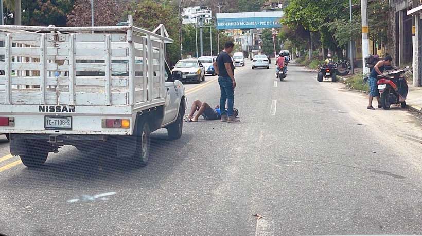 Embisten a motociclista en Mozimba de Acapulco