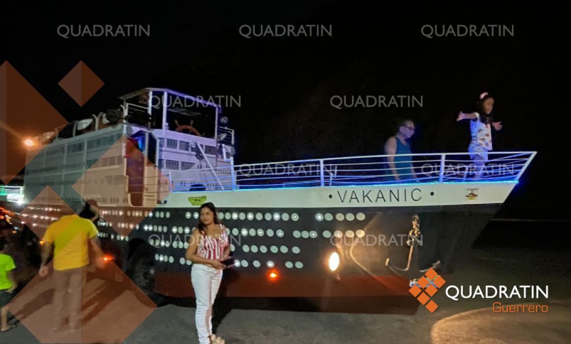 Llega Vakanic a Zihuatanejo, una réplica del Titánic