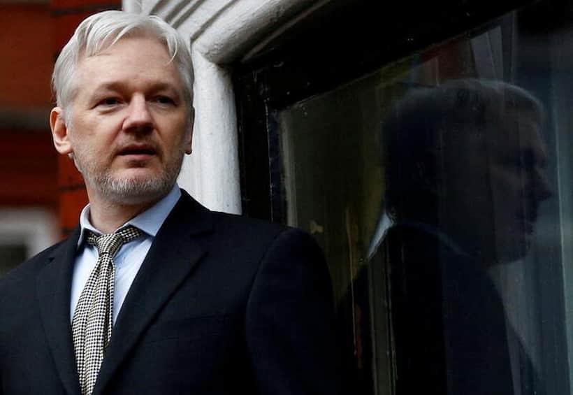 Acusan a la CIA de espiar a periodistas durante visitas a Assange