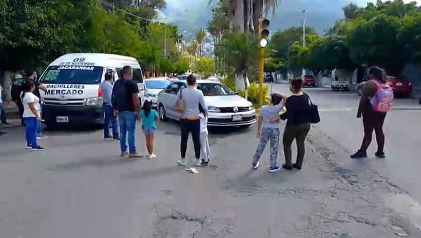 Bloqueo en Chilpancingo: “No quisieron” vacunar a sus hijos, denuncian padres