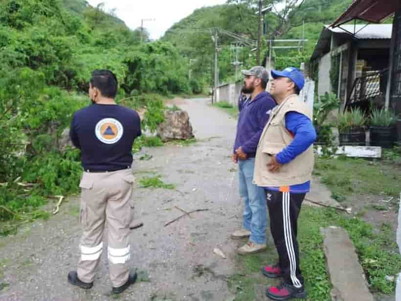 Provoca “Celia” caída de rocas en Ahuacotzingo y Mártir de Cuilapan