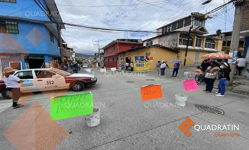Con bloqueo ciudadanos exigen agua potable en Chilpancingo