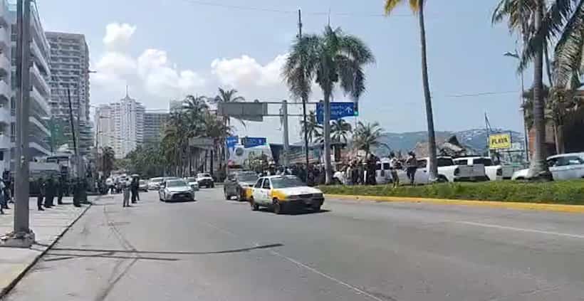 Liberan Costera de Acapulco tras bloqueo y marcha