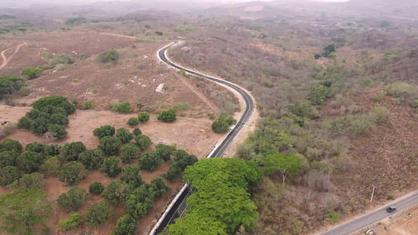 Pavimenta Gobierno de Guerrero carretera en Marquelia