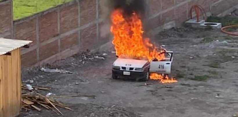 Queman un vehículo e intentan incendiar otros tres en Petaquillas