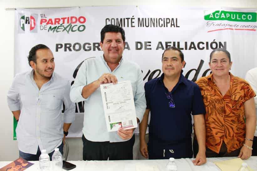 Se afilia Javier Solorio al PRI en Guerrero