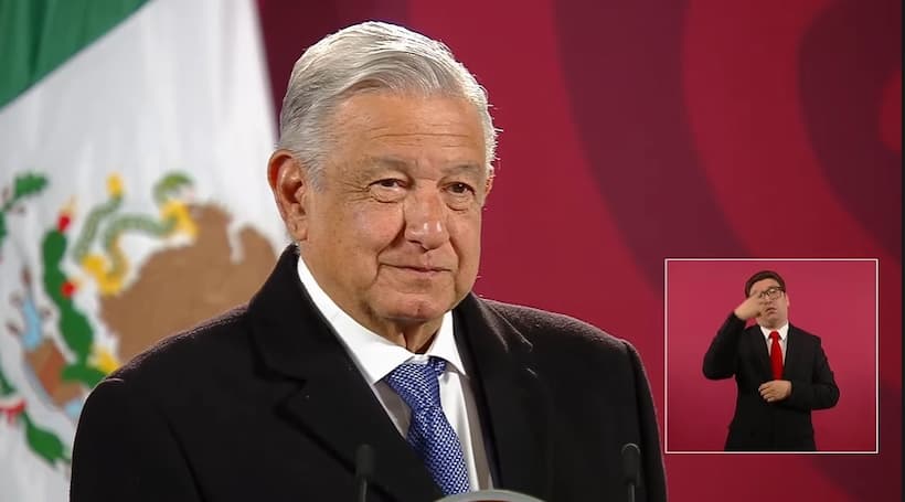 Nodal podría presentarse gratis en el Zócalo, pero sólo si Belinda lo aprueba: AMLO