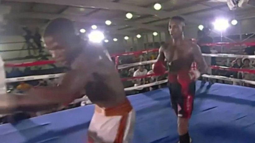 VIDEO: Lanza boxeador últimos golpes al aire antes de morir