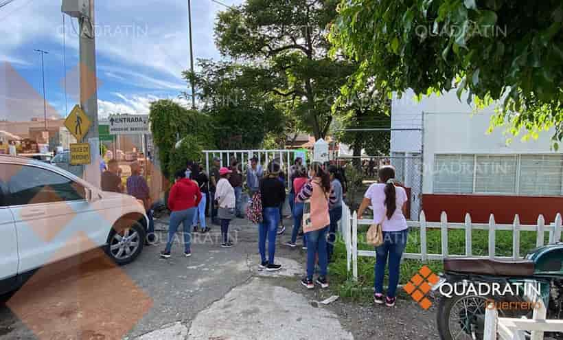 Toman campesinos oficinas de Sagadegro en Chilpancingo