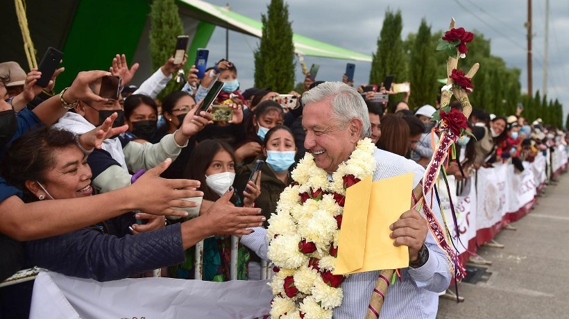 Piden en Edomex seis años más con AMLO; él rechaza reelección