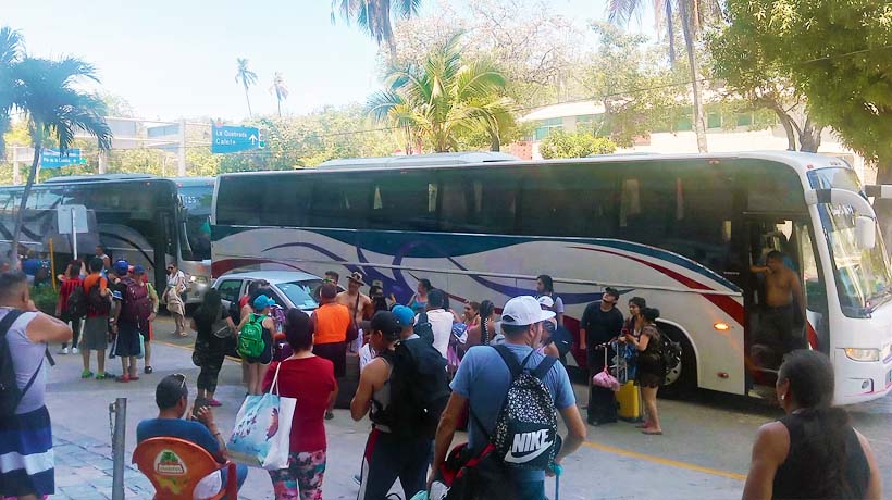 Prohibido, estacionar autobuses turísticos en Costera de Acapulco