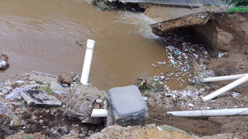 Deslave deja sin agua a zona de San Agustín de Acapulco