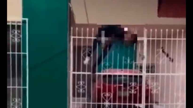 Video: Ladrón intenta robar casa en Campeche y termina ensartado en portón