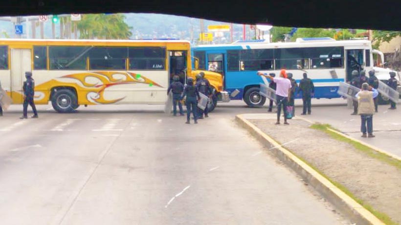 Desaloja gobierno mega bloqueo en Acapulco; duró dos horas
