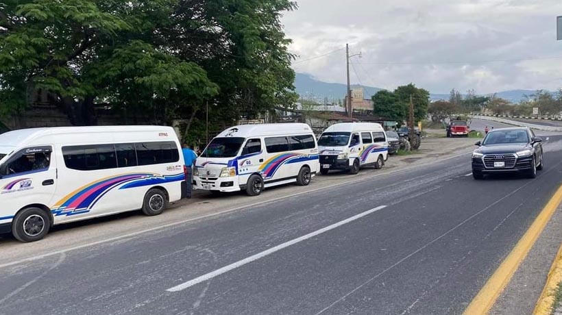 Interrumpido, transporte en Petaquillas; UAGro suspende clases en plantel